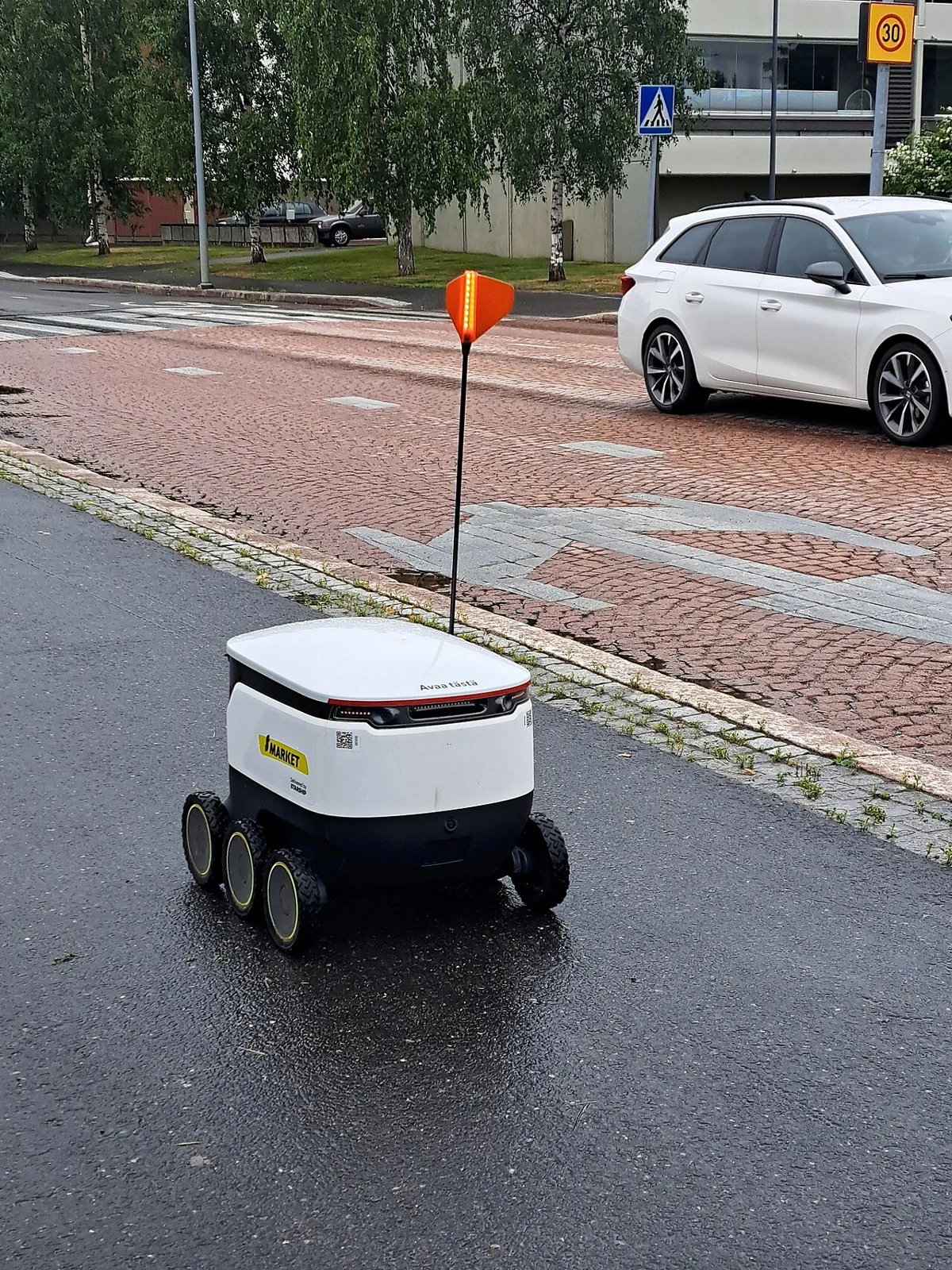 A Starship delivery robot in Oulu, Finland